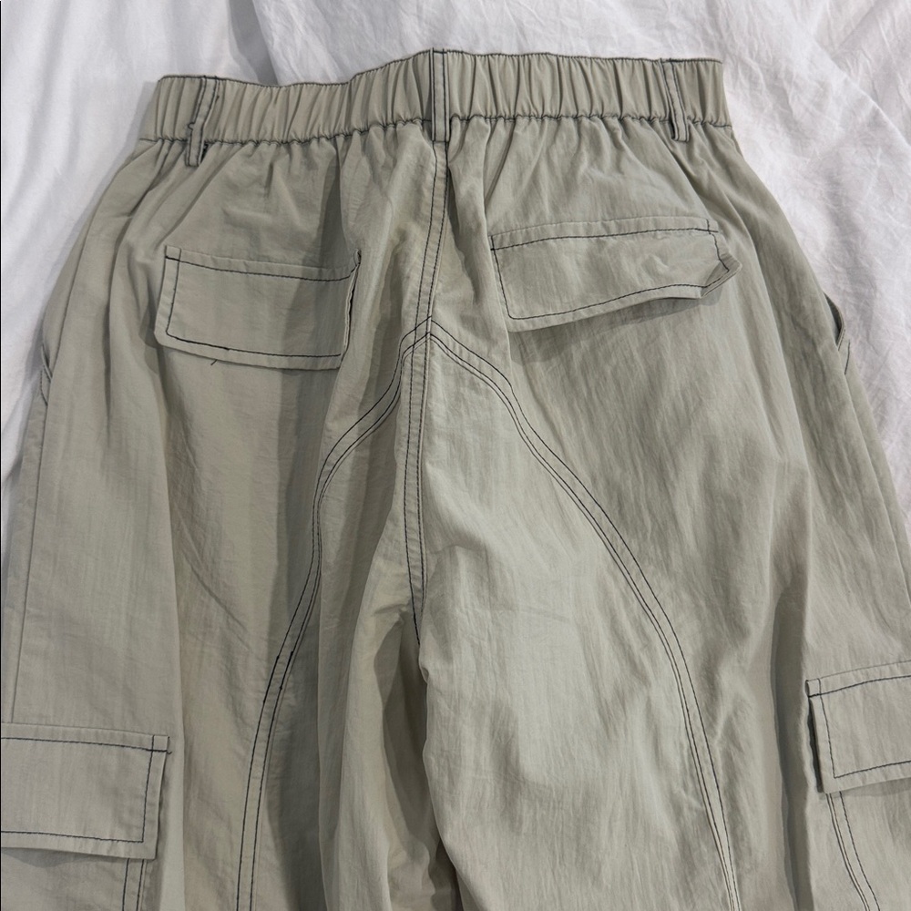 Cargo pants.
worn once
size s - Picture 3 of 4